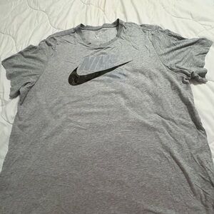 Nike Men's Heather Gray Short Sleeve Tee